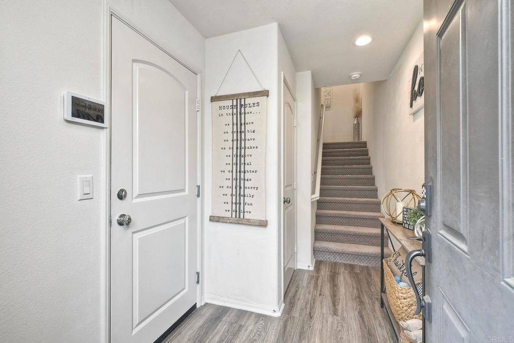 2211 Solara LN Vista, CA 92081