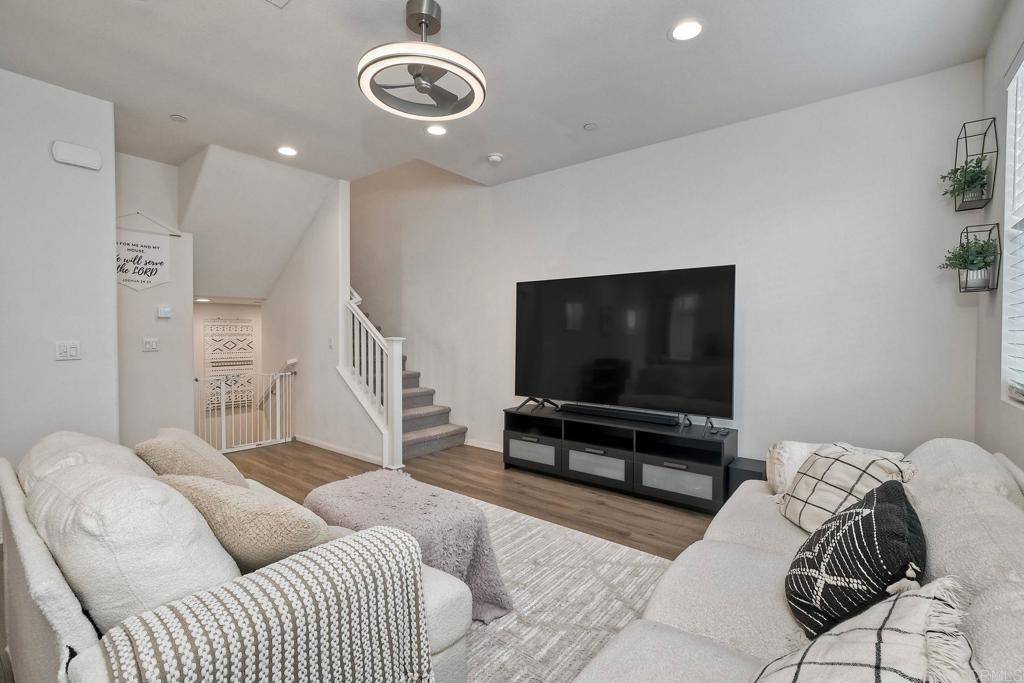2211 Solara LN Vista, CA 92081