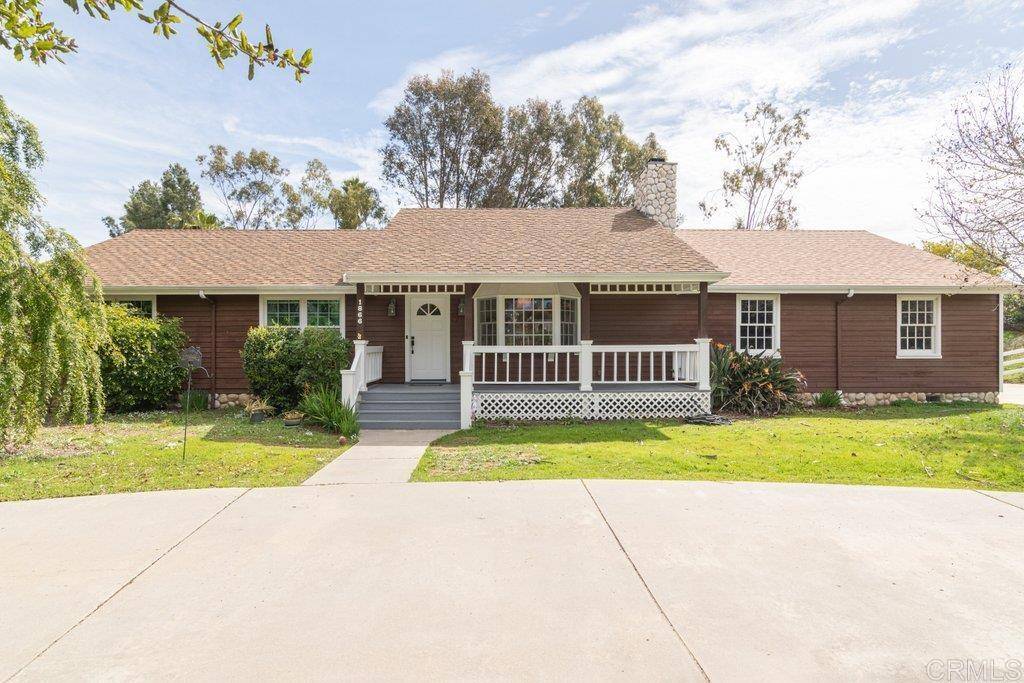 Fallbrook, CA 92028,1866 Foxfire RD