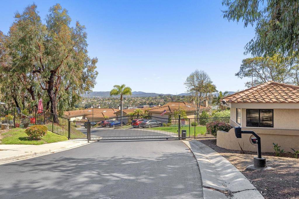 Encinitas, CA 92024,575 Forrest Bluff