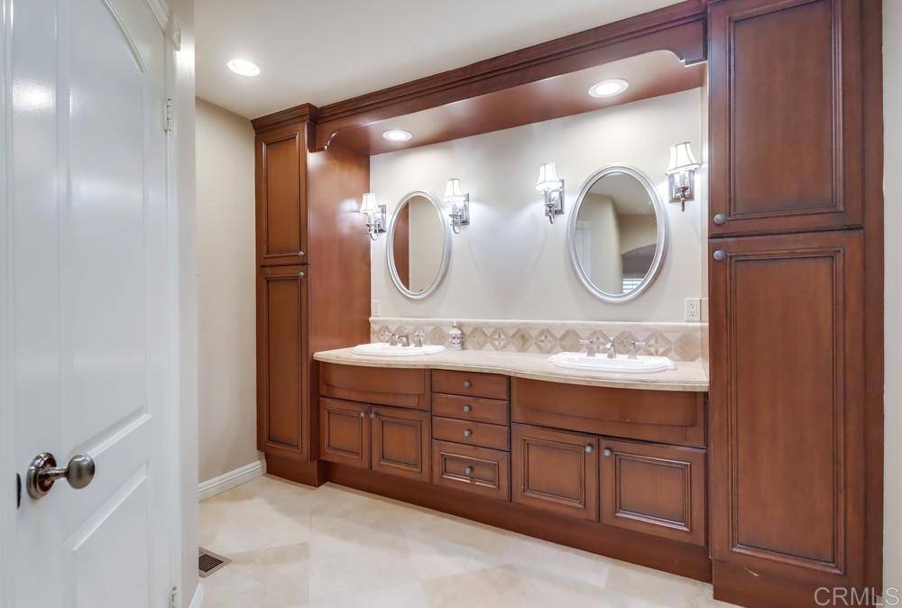 217 Turf View DR Solana Beach, CA 92075