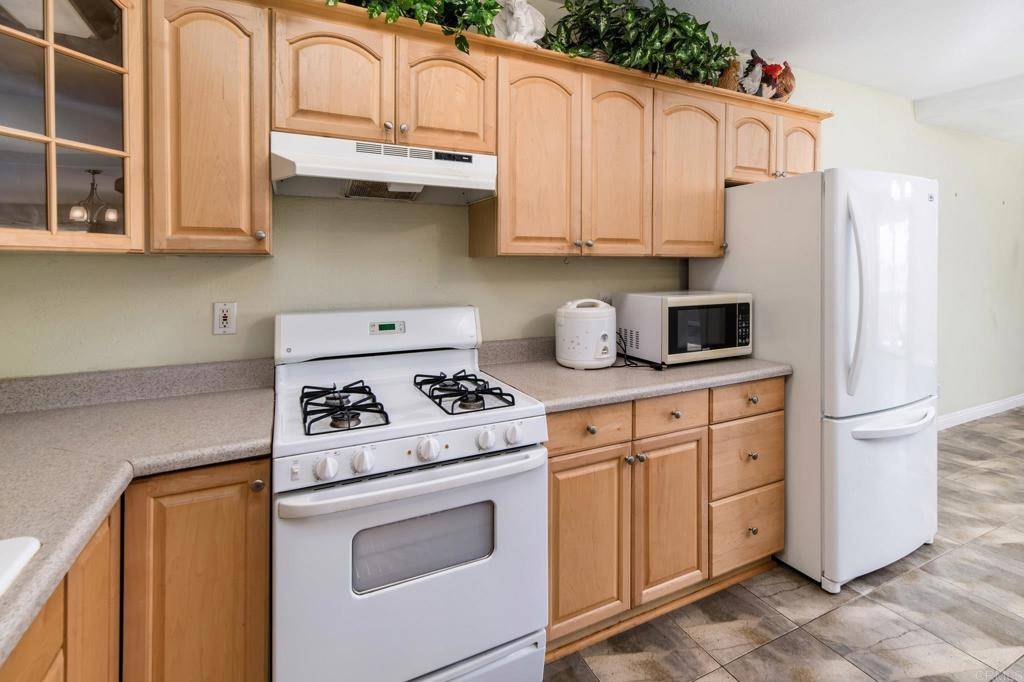 Fallbrook, CA 92028,868 E Alvarado #11