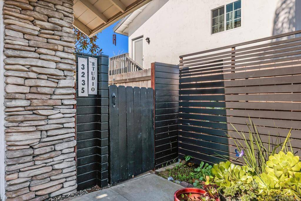 Carlsbad, CA 92008,3235 Monroe St #Studio