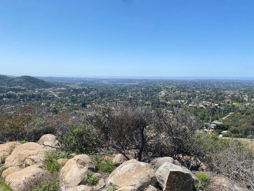 Camino De Las Lomas Vista, CA 92084