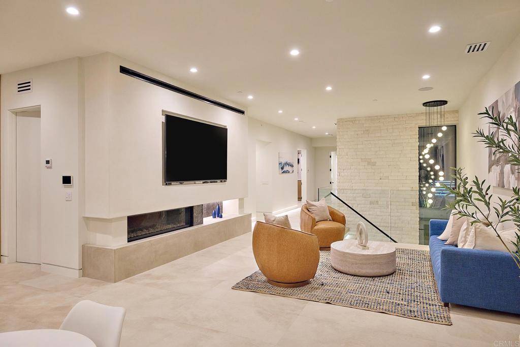 537 N Granados AVE Solana Beach, CA 92075