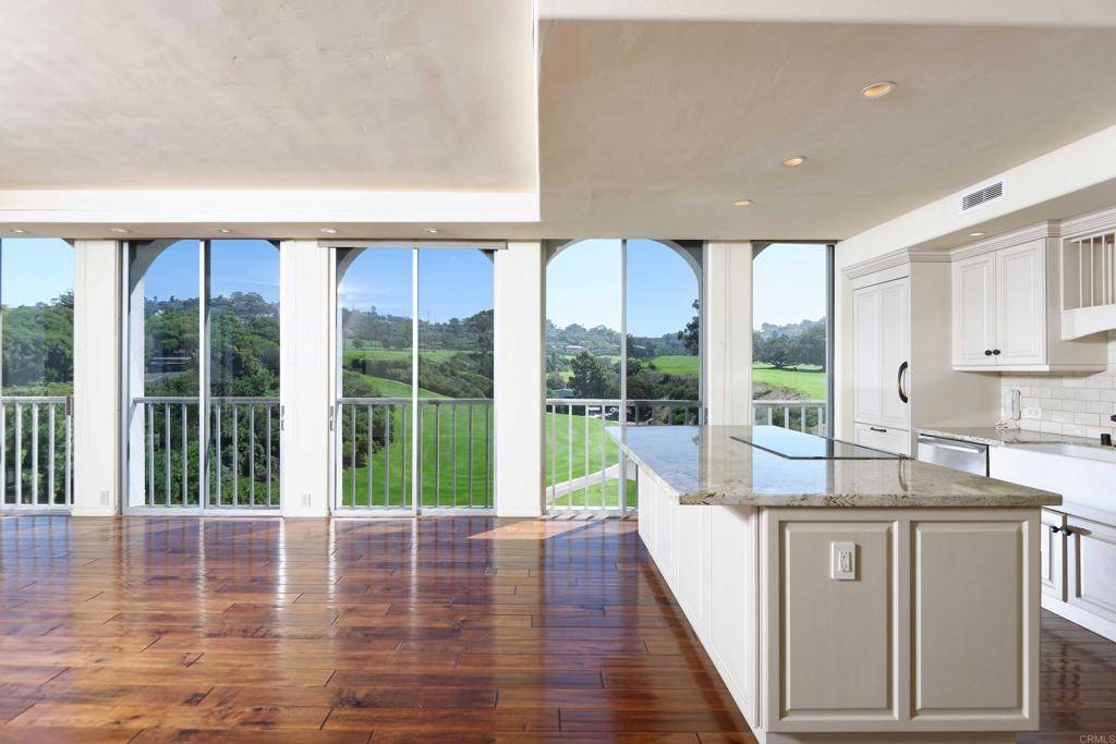 La Jolla, CA 92037,1001 Genter #6a