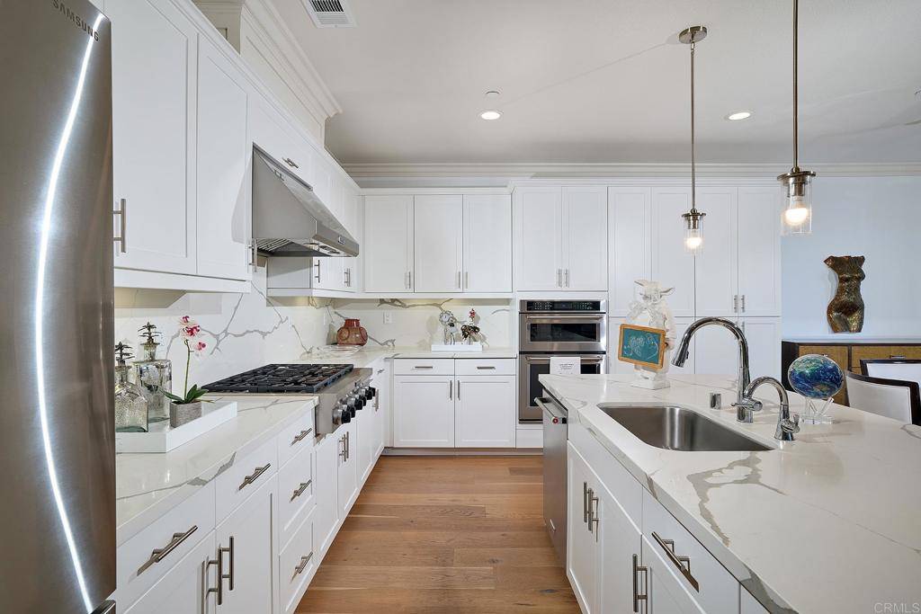 Encinitas, CA 92024,647 Manzanita LN