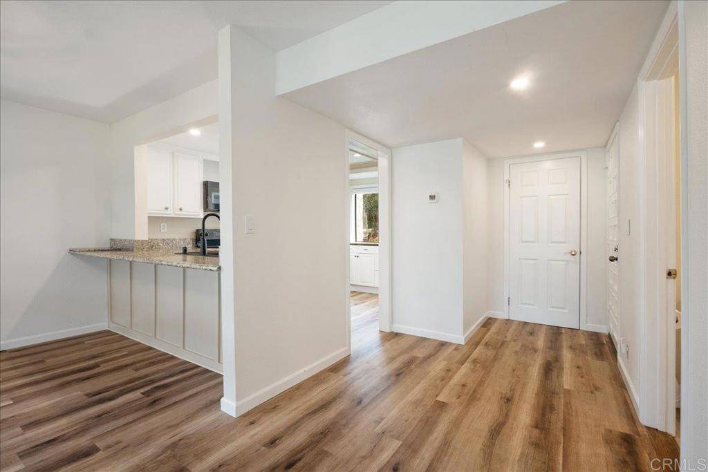 Carlsbad, CA 92009,2502 Navarra Dr Unit 216