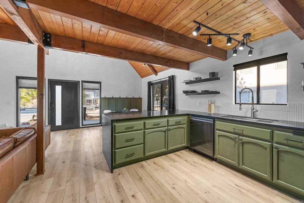 Big Bear Lake, CA 92315,41605 Swan DR