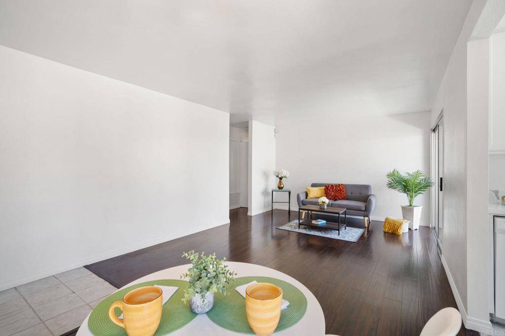 Vista, CA 92083,213 Diamond Way #226