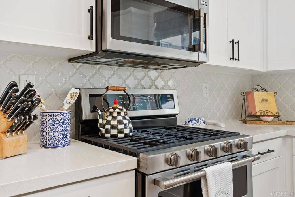 Oceanside, CA 92056,1258 Via Candelas