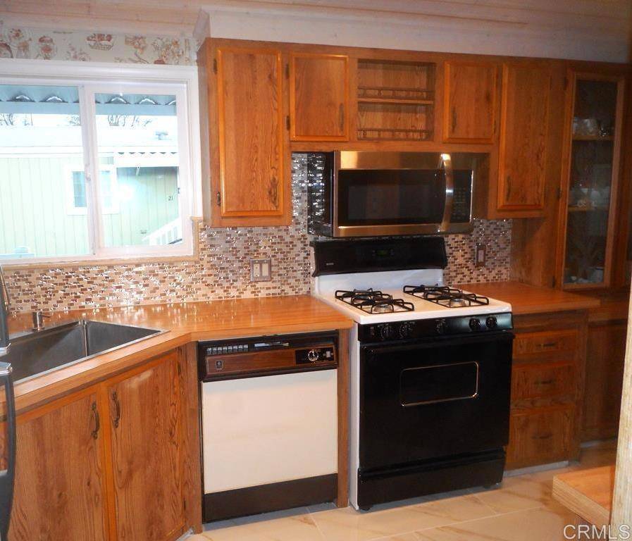 Escondido, CA 92027,211 N Citrus AVE #22