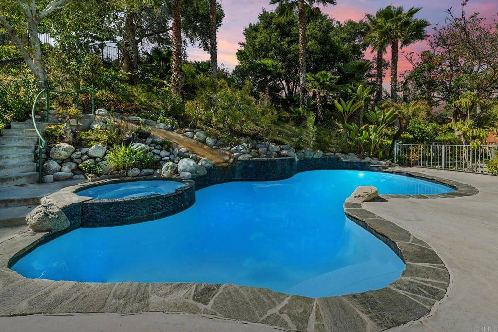 Carlsbad, CA 92008,2326 Byron PL