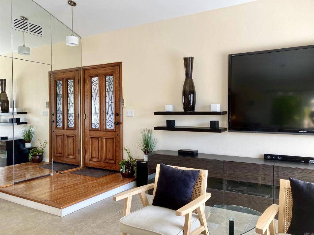 San Diego, CA 92124,5447 Por Techo CT
