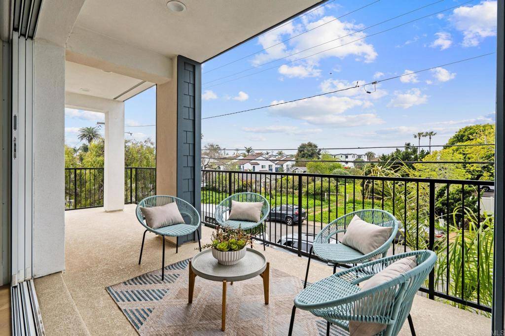 Carlsbad, CA 92008,301 Juniper AVE