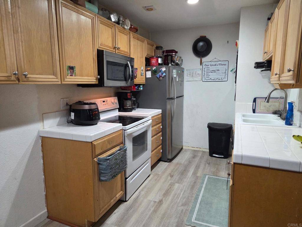 Escondido, CA 92027,2041 E Grand AVE #36