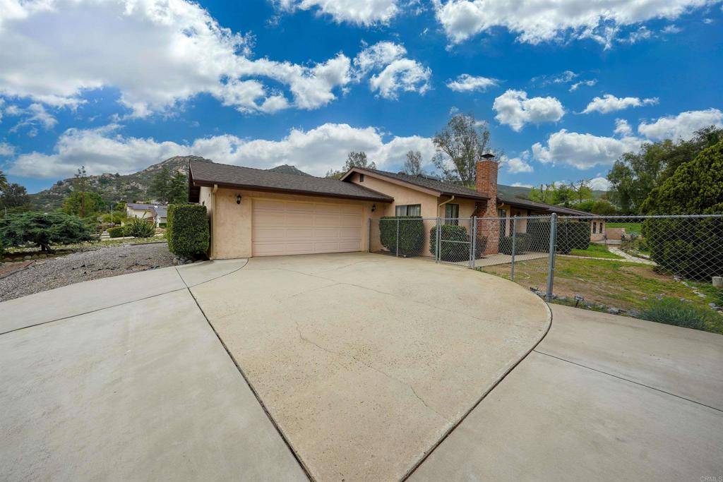 Ramona, CA 92065,23416 Glenn Ellen WAY