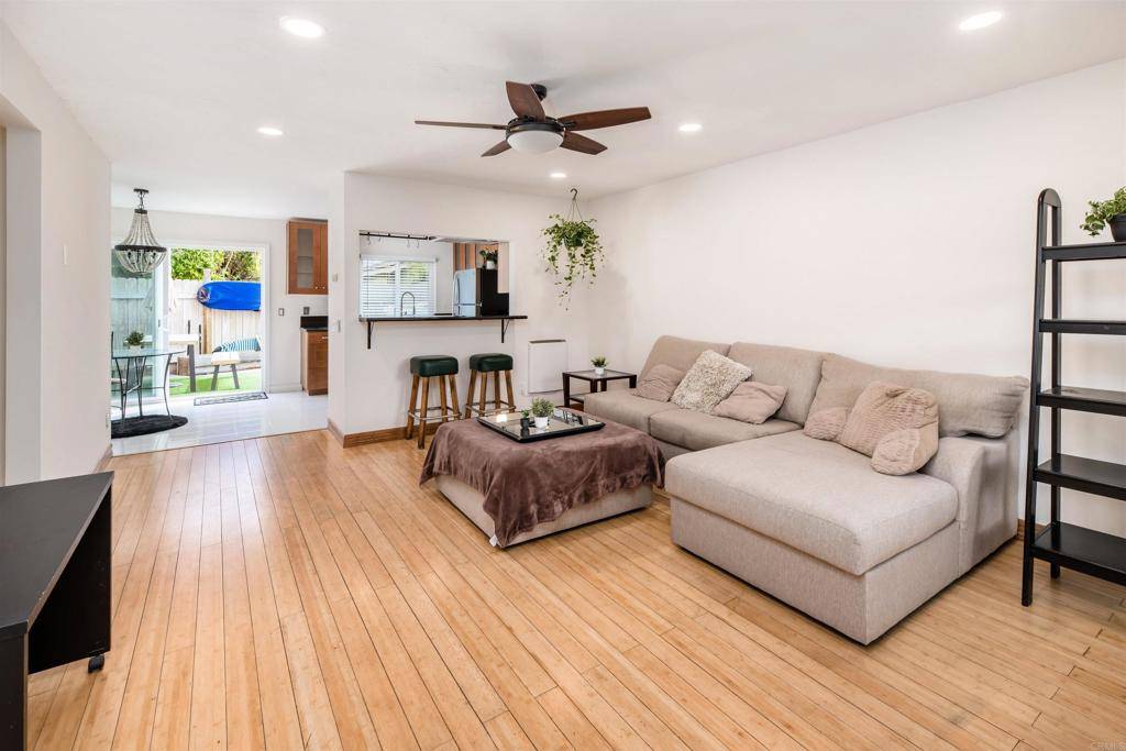 Encinitas, CA 92024,802 Regal RD #4M