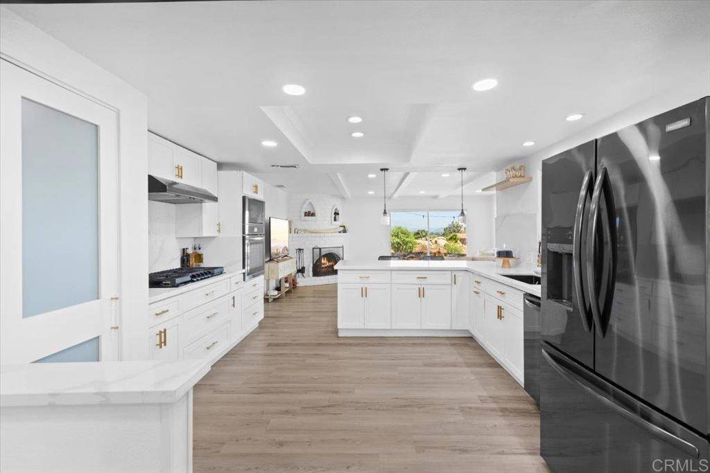 Fallbrook, CA 92028,402 Ali WAY