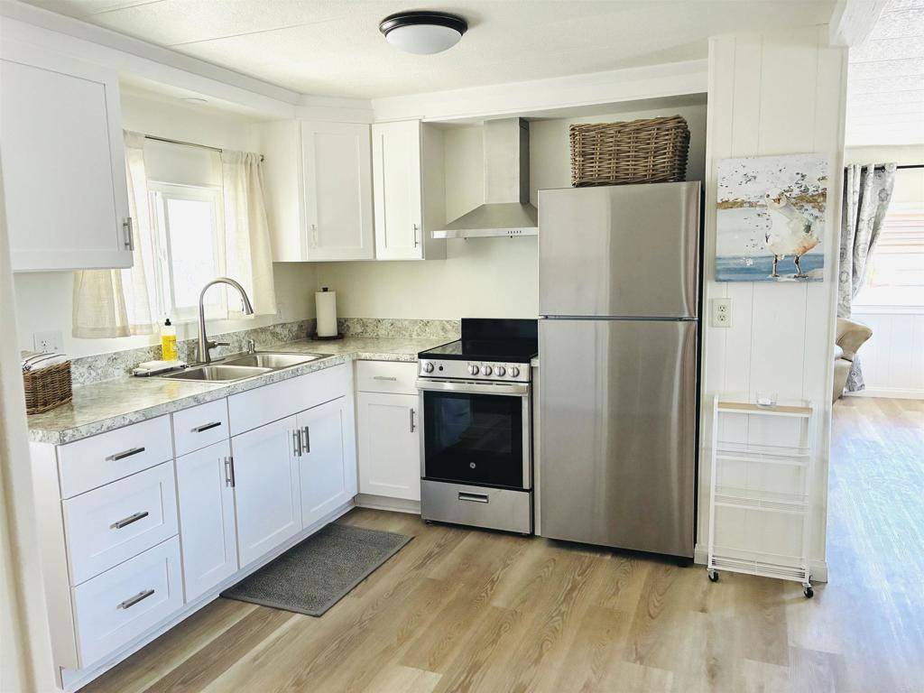 Oceanside, CA 92058,57 Bob LN