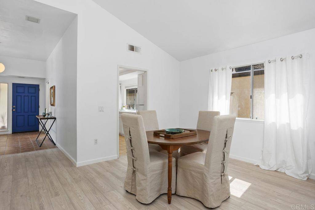 Encinitas, CA 92024,1828 Autumn PL