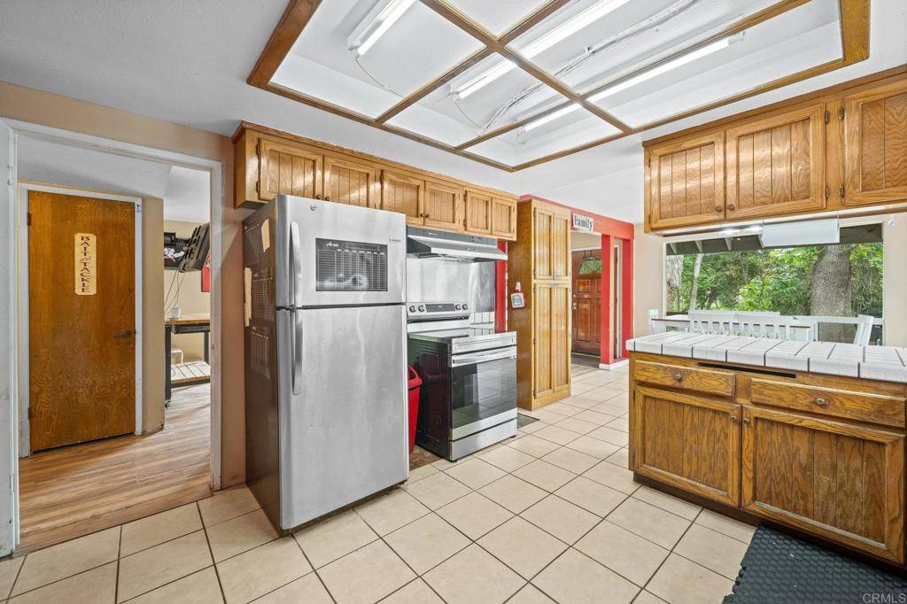 Fallbrook, CA 92028,712 Convertible LN