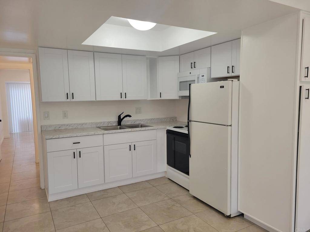 Escondido, CA 92026,27735 Mountain Meadow RD #11