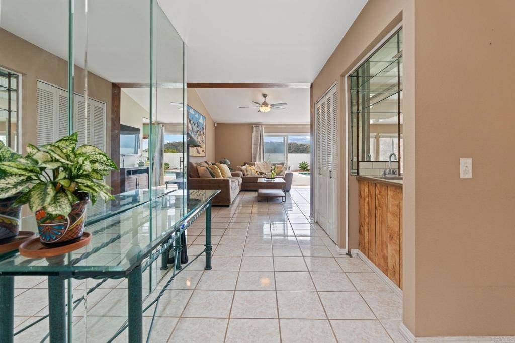Carlsbad, CA 92009,2002 Ladera Ct