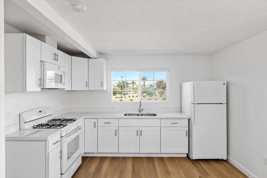 Oceanside, CA 92054,406 Cleveland ST