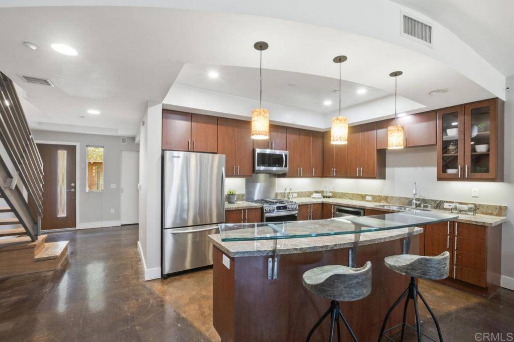 San Diego, CA 92103,3980 9th AVE #202