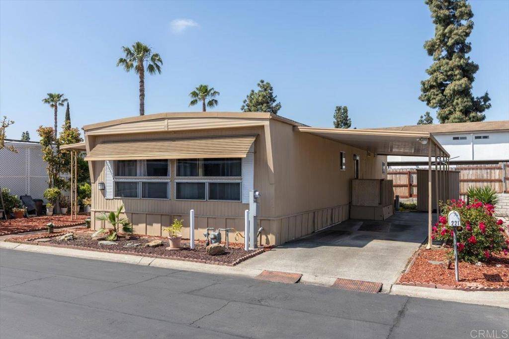 Escondido, CA 92027,211 N Citrus #221