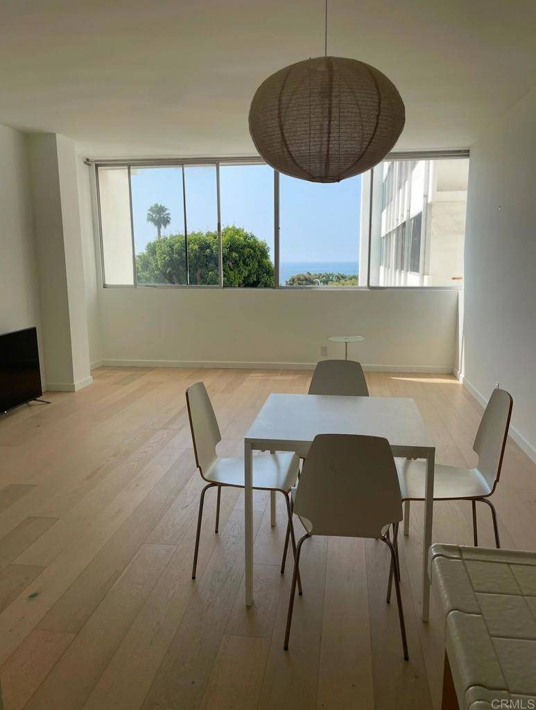Pacific Palisades, CA 90272,17352 W Sunset BLVD #D204