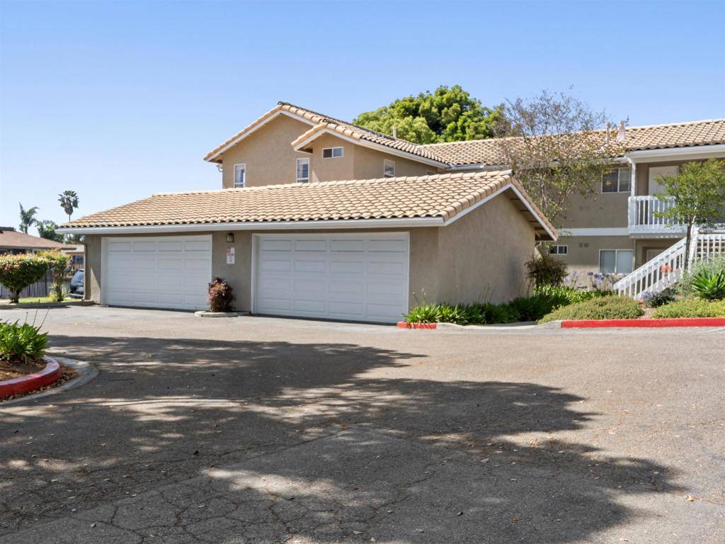 Vista, CA 92084,1302 Palomar Pl #13