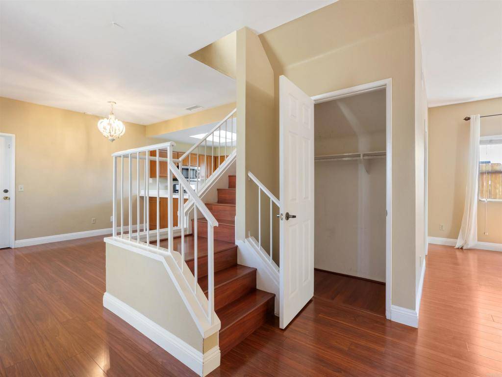 Vista, CA 92084,1302 Palomar Pl #13