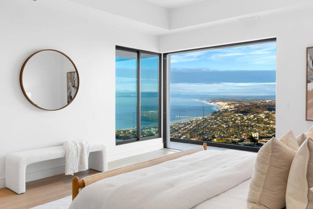 2082 Via Casa Alta La Jolla, CA 92037