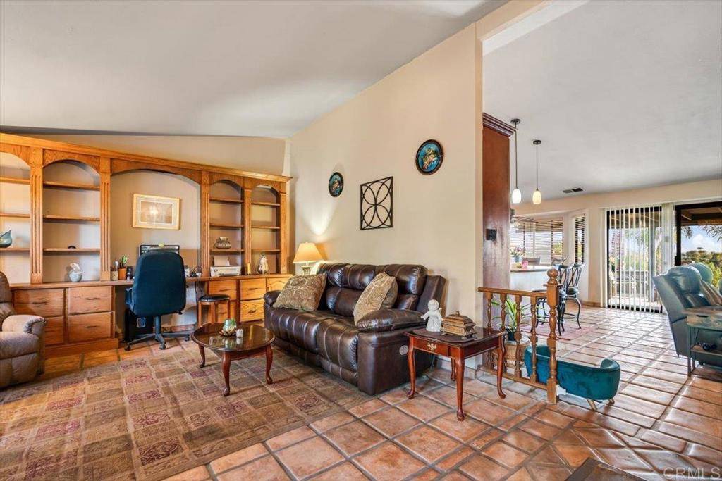 Vista, CA 92084,1315 Hermana CT