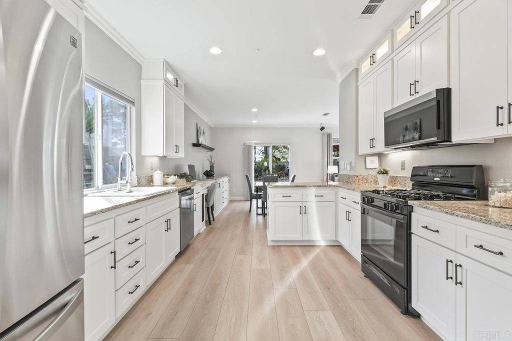 Oceanside, CA 92056,1052 Darwin DR