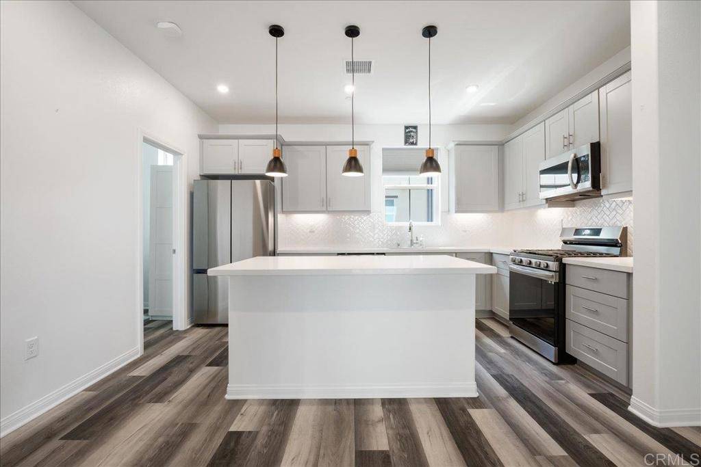 Oceanside, CA 92056,1524 Redbud WAY