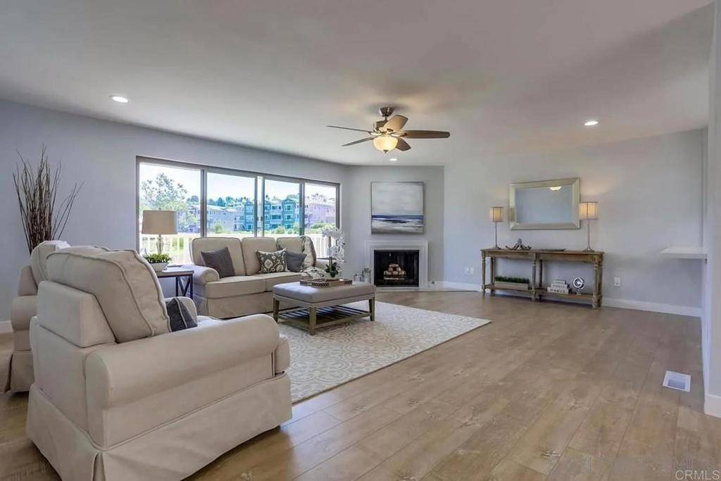 Carlsbad, CA 92009,7520 Jerez Court #E
