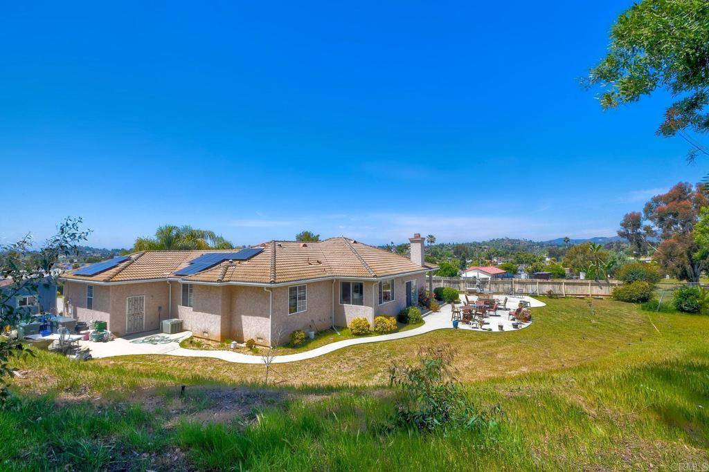 Vista, CA 92084,2322 Cherimoya DR