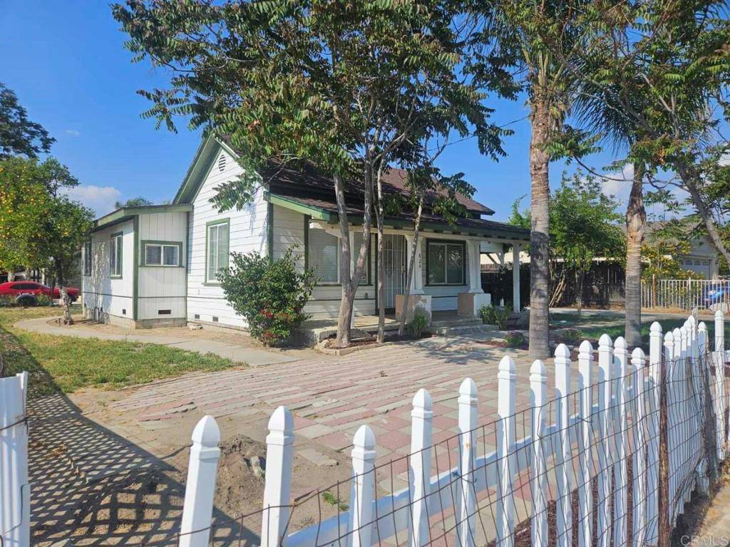 Hemet, CA 92543,424 W Latham AVE