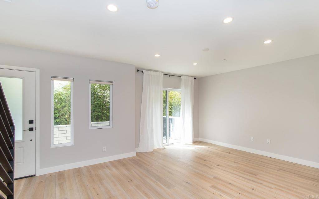 Carlsbad, CA 92008,3341 Tyler ST