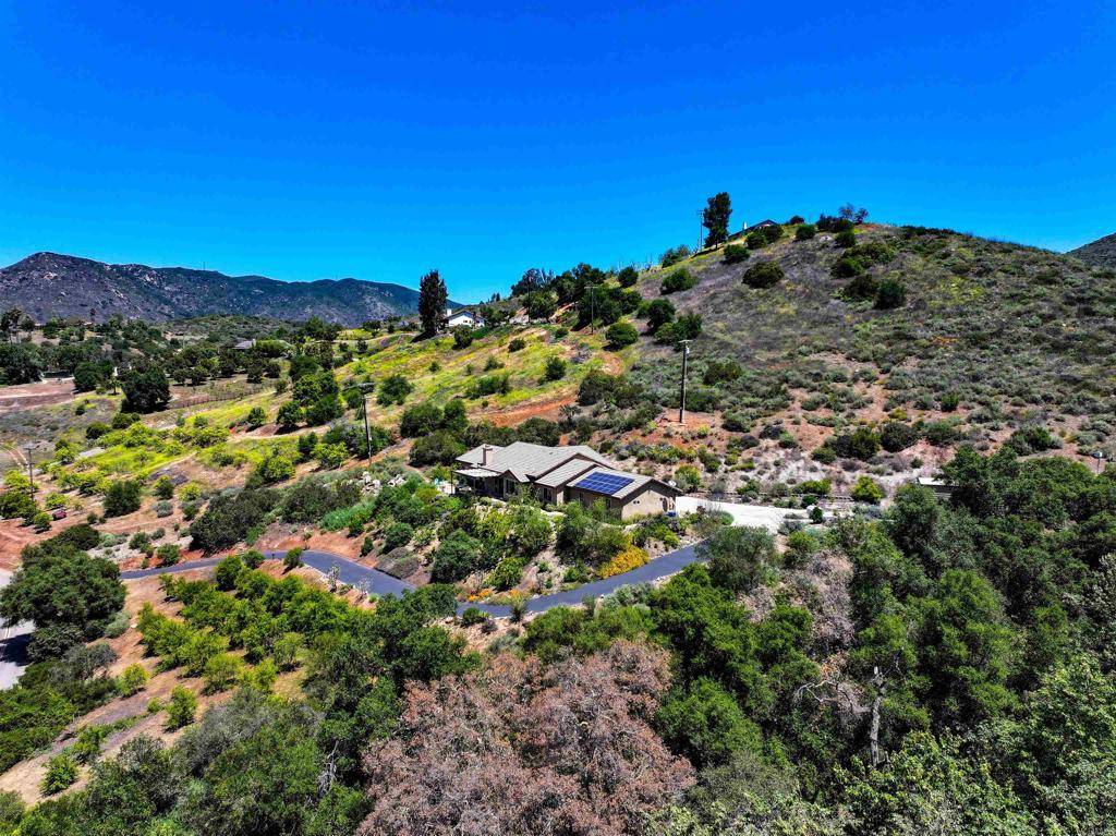 Fallbrook, CA 92028,2021 Willow Glen Road