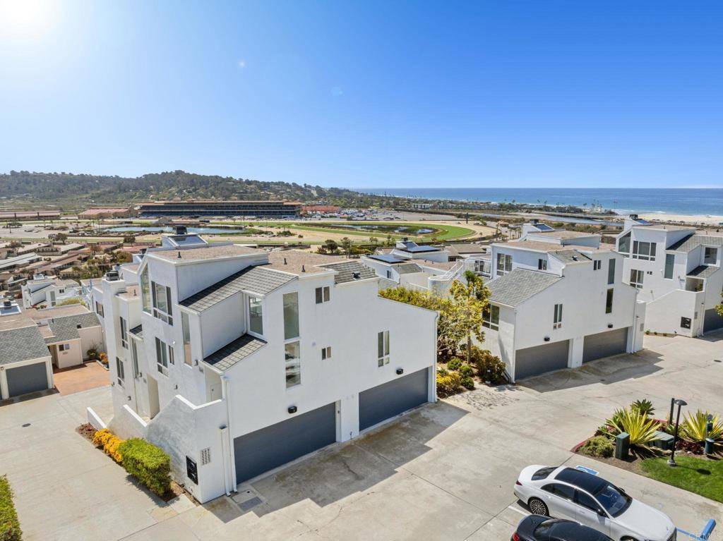 Solana Beach, CA 92075,351 Shoemaker LN