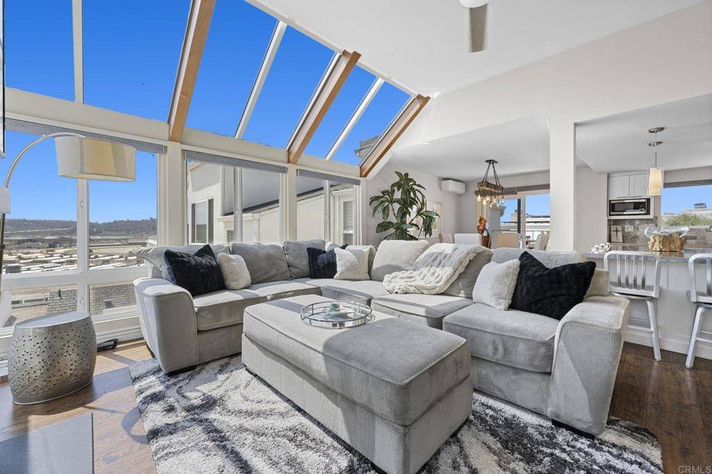 Solana Beach, CA 92075,351 Shoemaker LN