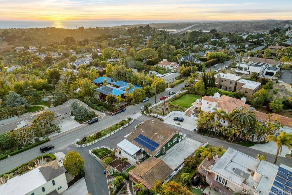 Encinitas, CA 92024,1551 Burgundy RD