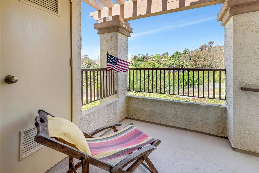 Carlsbad, CA 92009,7488 Altiva Pl