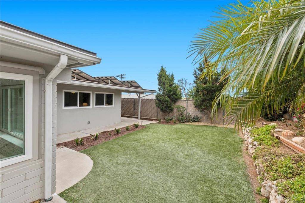 San Diego, CA 92117,4566 Derrick DR