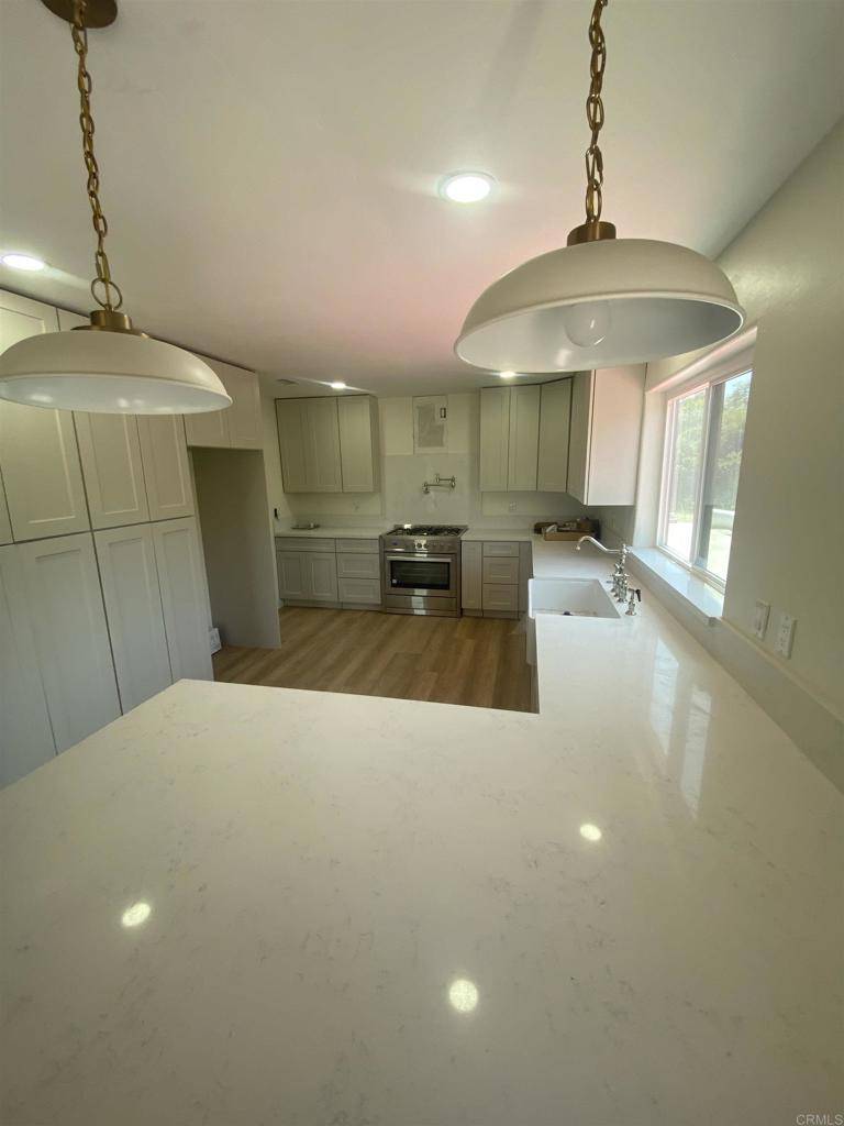 Vista, CA 92084,2918 Fairview DR