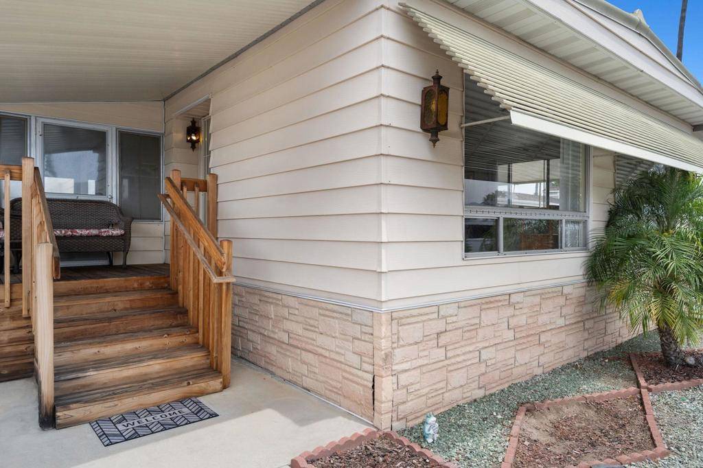 Escondido, CA 92027,2280 E Valley Pkwy #84